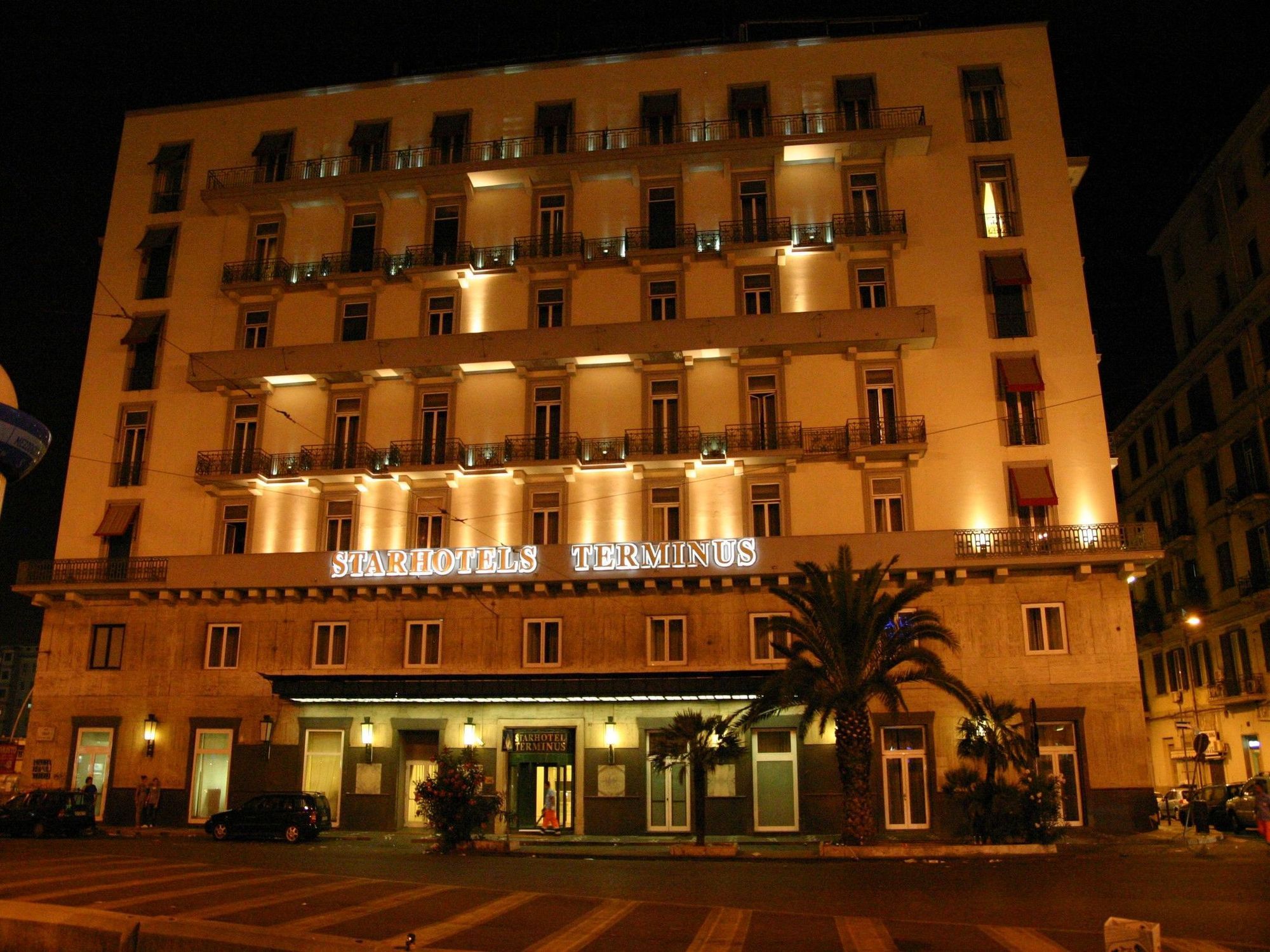 Starhotels Terminus Naples Amenities photo
